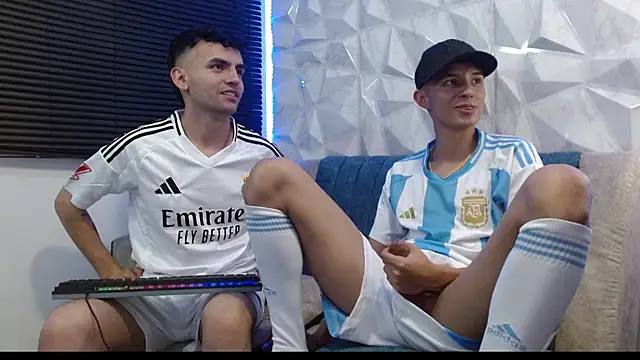 Snapshot of Isaac_tan chatting on 09/27/25, 04:06 Isaac tan online show from 09/27/25, 04:06