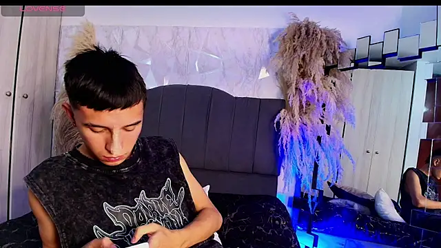 Isaac tan online show from 02/26/26, 04:33