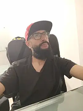 Snapshot of FranccoJ chatting on 11/18/25, 04:00 FranccoJ online show from 11/18/25, 04:00