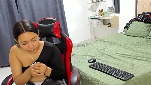 Snapshot of camalara chatting on 02/18/26, 11:44 camalara online show from 02/18/26, 11:44