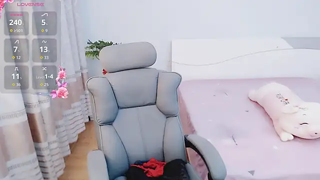 yaoyao-baby520 online show from 11/23/25, 02:06