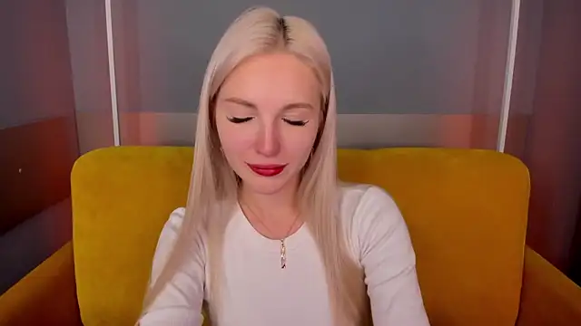 Snapshot of LisaFoxyMe chatting on 09/15/25, 10:04 LisaFoxyMe online show from 09/15/25, 10:04