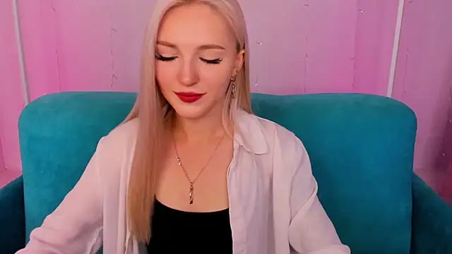Snapshot of LisaFoxyMe chatting on 09/20/25, 01:06 LisaFoxyMe online show from 09/20/25, 01:06