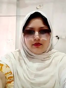 Snapshot of Nusrat-N chatting on 06/08/26, 05:52 Nusrat-N online show from 06/08/26, 05:52