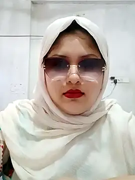 Snapshot of Nusrat-N chatting on 06/11/26, 03:48 Nusrat-N online show from 06/11/26, 03:48