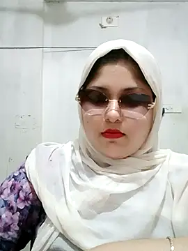 Snapshot of Nusrat-N chatting on 07/12/26, 03:47 Nusrat-N online show from 07/12/26, 03:47