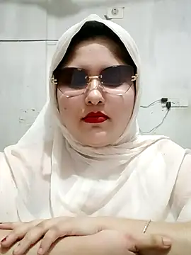 Snapshot of Nusrat-N chatting on 07/22/26, 12:52 Nusrat-N online show from 07/22/26, 12:52