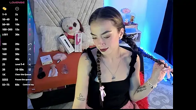 Snapshot of Mia_Victoria22 chatting on 07/15/26, 06:02 Mia Victoria22 online show from 07/15/26, 06:02