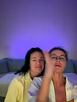 Snapshot of PleasureWeCouple chatting on 10/18/25, 04:08 PleasureWeCouple online show from 10/18/25, 04:08