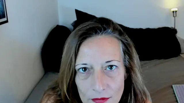 Snapshot of FrauMueller chatting on 11/29/25, 09:12 FrauMueller online show from 11/29/25, 09:12