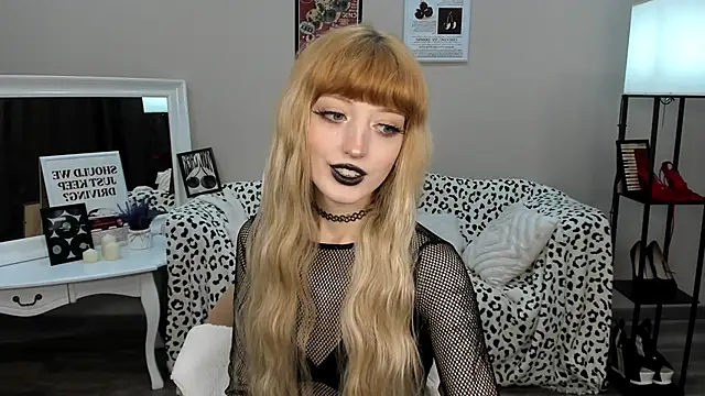 MistyMarlo online show from 04/22/26, 06:42