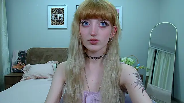 MistyMarlo online show from 04/25/26, 05:43