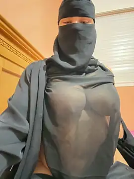 Snapshot of _Laiali_ chatting on 09/17/25, 11:56 Laiali online show from 09/17/25, 11:56