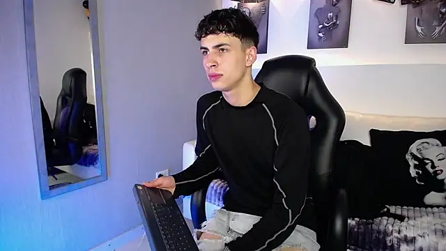 AdrianRinaldi online show from 10/09/25, 08:07