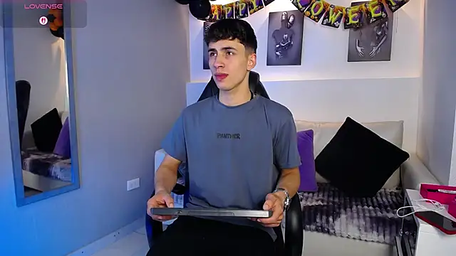 AdrianRinaldi online show from 10/16/25, 09:05