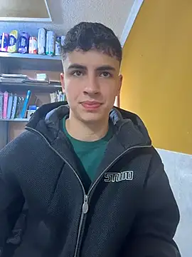Snapshot of AdrianRinaldi chatting on 05/28/26, 01:52 AdrianRinaldi online show from 05/28/26, 01:52