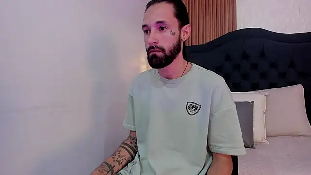 Hisoka 011 online show from 04/14/26, 07:53