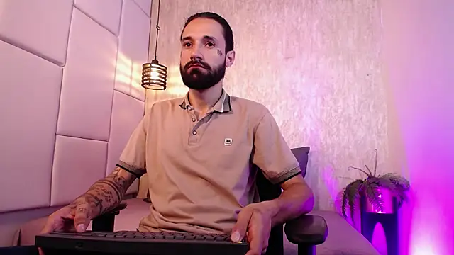 Hisoka 011 online show from 04/18/26, 01:48