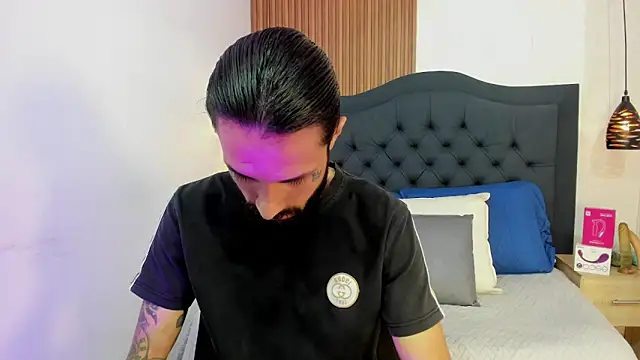 Hisoka 011 online show from 04/21/26, 07:39