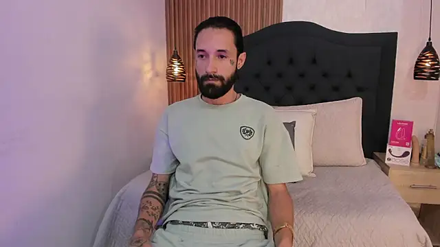 Hisoka 011 online show from 04/22/26, 07:37