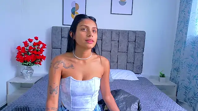 Soffia Konig  online show from 12/15/25, 06:12