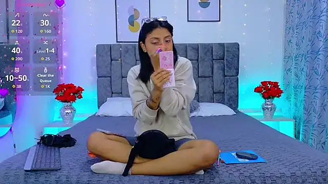 Soffia Konig  online show from 04/22/26, 12:18