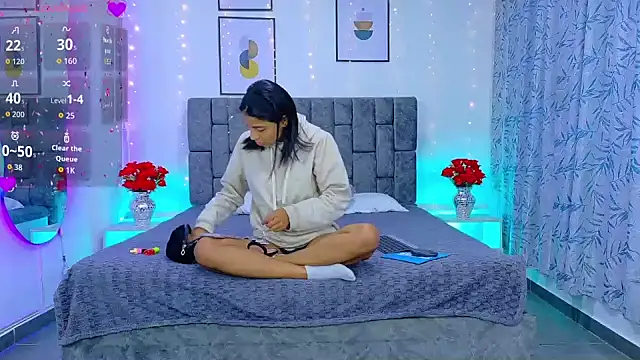 Soffia Konig  online show from 04/23/26, 12:15