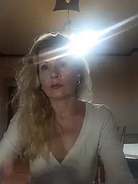 Julia Giulia online show from 10/04/25, 09:13