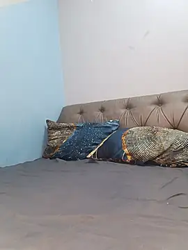 Julia Giulia online show from 11/24/25, 02:06