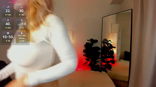 Julia Giulia online show from 06/19/26, 08:12