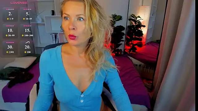 Julia Giulia online show from 06/25/26, 06:23