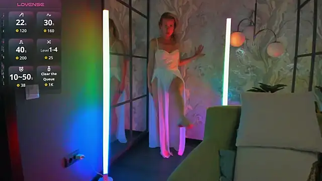 Julia Giulia online show from 07/18/26, 09:51