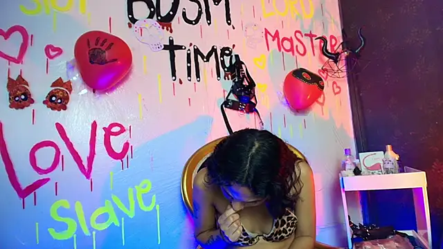 Sweettpleasure online show from 10/28/25, 04:20