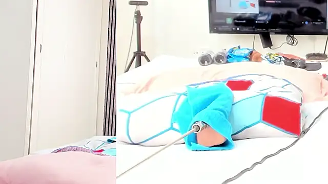 Alani Queen online show from 10/19/25, 08:09