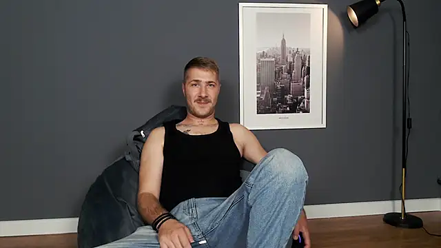 Snapshot of Mr_At_ chatting on 09/23/25, 08:06 Mr At  online show from 09/23/25, 08:06