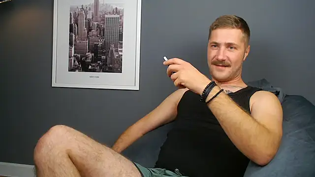 Snapshot of Mr_At_ chatting on 10/28/25, 07:12 Mr At  online show from 10/28/25, 07:12