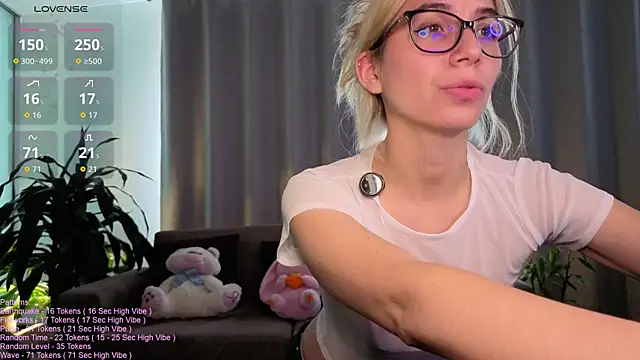 Snapshot of _LittleSammy chatting on 06/27/26, 07:19 LittleSammy online show from 06/27/26, 07:19
