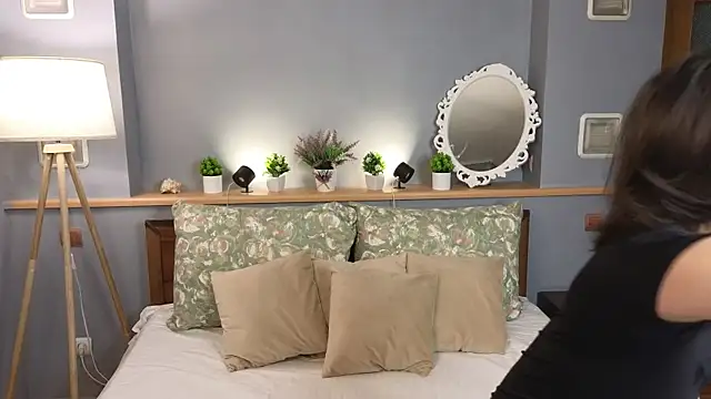 Snapshot of okerriella chatting on 09/13/25, 01:33 okerriella online show from 09/13/25, 01:33