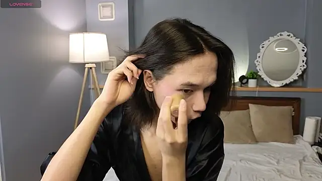 Snapshot of okerriella chatting on 10/16/25, 01:45 okerriella online show from 10/16/25, 01:45