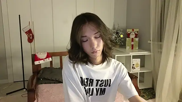 Snapshot of okerriella chatting on 12/20/25, 01:29 okerriella online show from 12/20/25, 01:29