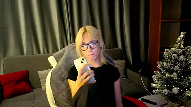 Snapshot of okerriella chatting on 01/09/26, 01:14 okerriella online show from 01/09/26, 01:14