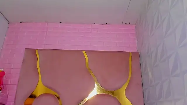 Snapshot of Niina_Sissy chatting on 10/14/25, 06:25 Niina Sissy online show from 10/14/25, 06:25