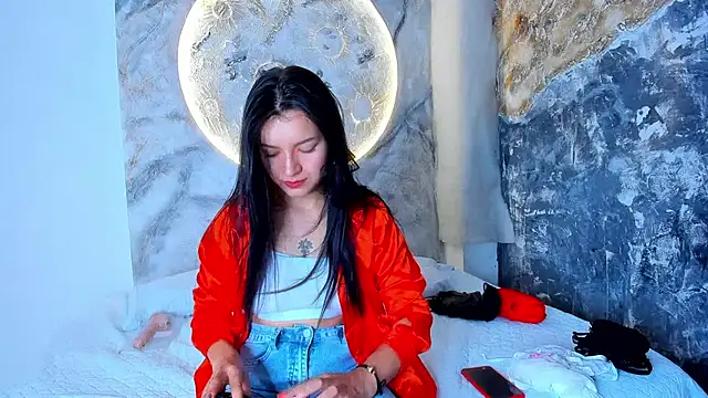 Snapshot of RoxanaBorns_ chatting on 10/28/25, 12:30 RoxanaBorns  online show from 10/28/25, 12:30