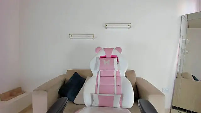 april smiith online show from 10/22/25, 12:27