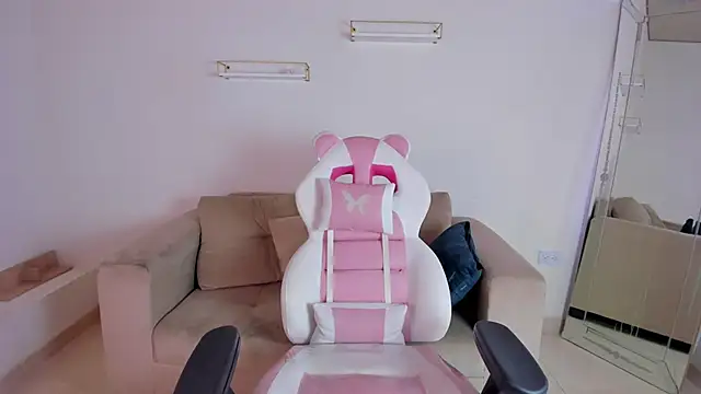 april smiith online show from 10/24/25, 12:12