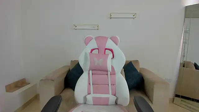 april smiith online show from 11/04/25, 01:32