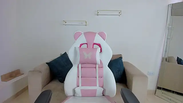 april smiith online show from 11/10/25, 12:04