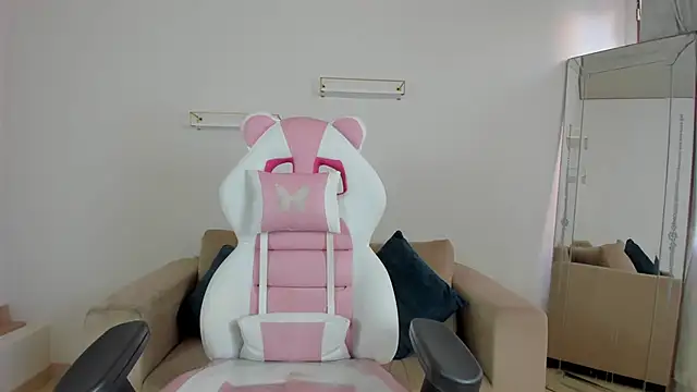 april smiith online show from 11/13/25, 12:15