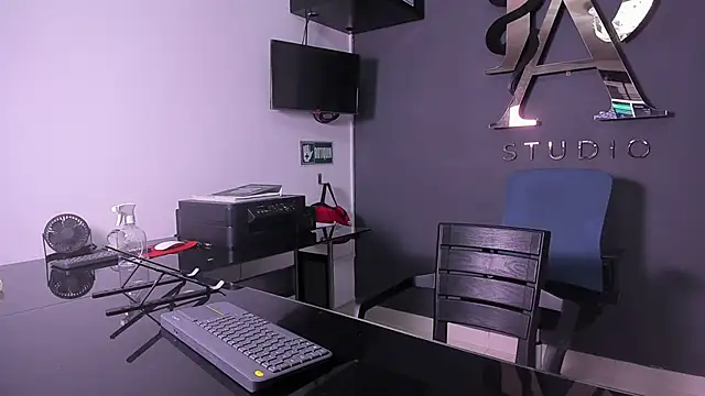 lara and danny online show from 09/30/25, 01:27