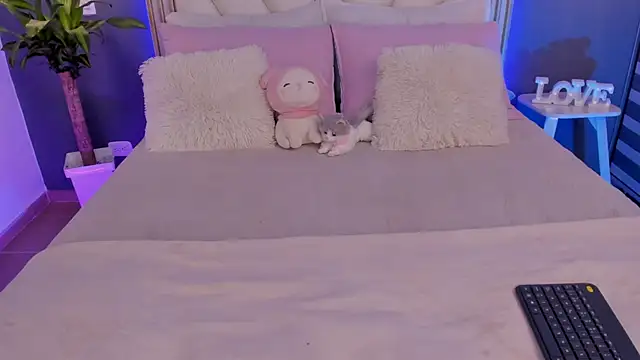 NaishaFord 1 online show from 04/12/26, 04:39